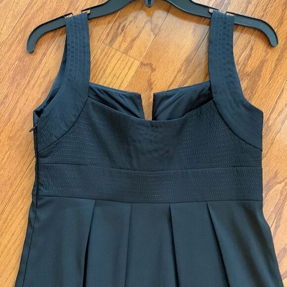 White House/Black Market size 4 black dress with built in bra - Picture 6 of 9